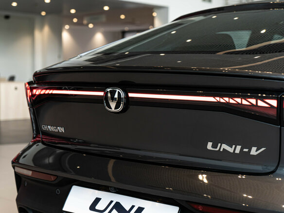2024 Changan UNI-V I, серый, 3209900 рублей - вид 6