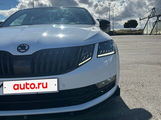 2017 Skoda Octavia III (A7) Рестайлинг, белый, 2000000 рублей, вид 3