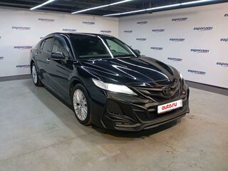 2020 Toyota Camry VIII (XV70) Рестайлинг, чёрный, 2740000 рублей, вид 2