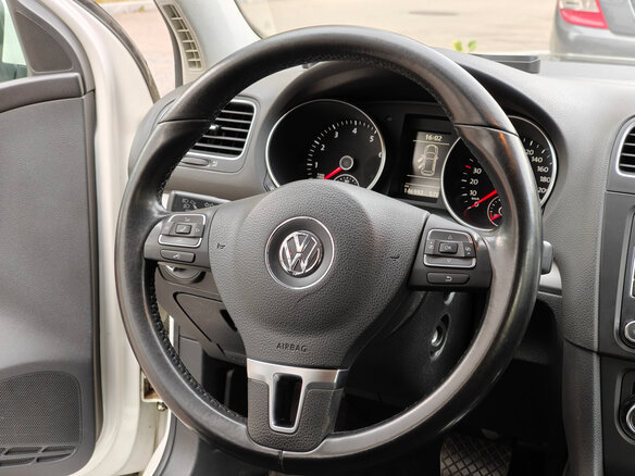 2011 Volkswagen Golf VI, белый, 999000 рублей - вид 21
