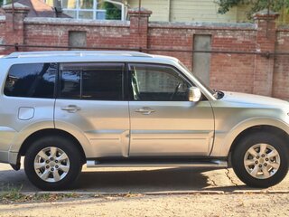 2010 Mitsubishi Pajero IV, серебристый, 1890000 рублей, вид 4