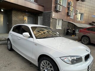 2011 BMW 1 серии 116i I (E81/E82/E87/E88) Рестайлинг, белый, 900000 рублей, вид 1