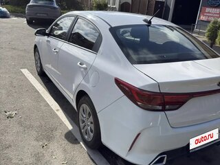 2021 Kia Rio IV Рестайлинг, белый, 1080000 рублей, вид 4