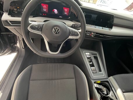 2022 Volkswagen Golf VIII, чёрный, 2800000 рублей, вид 5