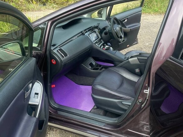 2013 Toyota Prius III Рестайлинг (XW30), фиолетовый, 950000 рублей - вид 25