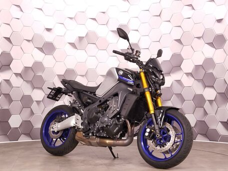 2023 Yamaha MT-09 (FZ-09), серебристый, 1099000 рублей, вид 1