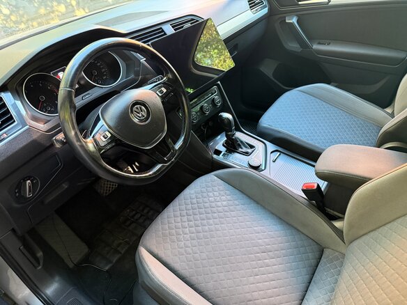 2017 Volkswagen Tiguan II, серебристый, 2350000 рублей - вид 8