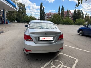 2014 Hyundai Solaris I Рестайлинг, серебристый, 790000 рублей, вид 3