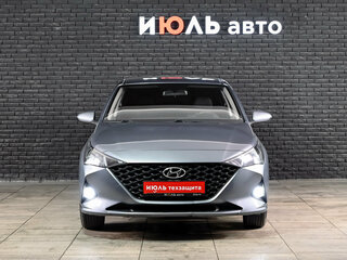 2020 Hyundai Solaris II Рестайлинг, серебристый, 1570000 рублей, вид 2