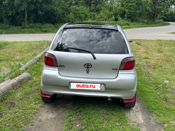 1999 Toyota Yaris I, серебристый, 301000 рублей - вид 1