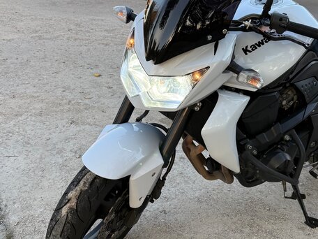 2010 Kawasaki Z 750, белый, 570000 рублей, вид 3