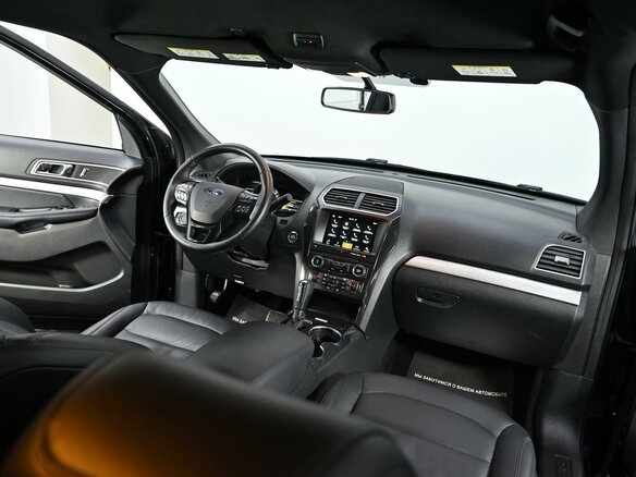 2017 Ford Explorer V Рестайлинг, чёрный, 1965000 рублей - вид 4