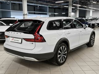 2021 Volvo V90 Cross Country I Рестайлинг, белый, 3799000 рублей, вид 4