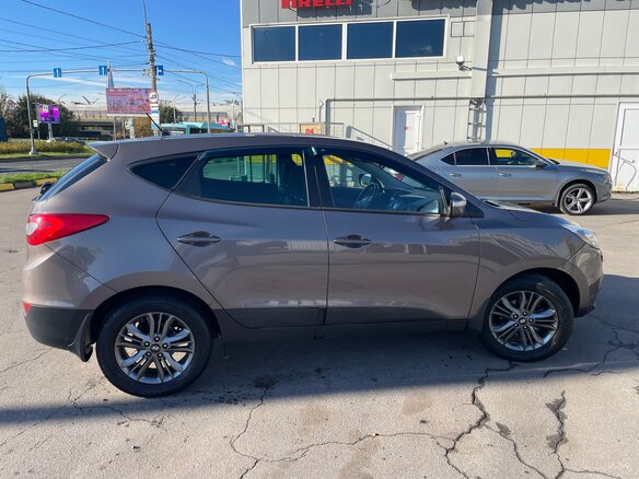 2014 Hyundai ix35 I Рестайлинг, коричневый, 1299999 рублей - вид 3