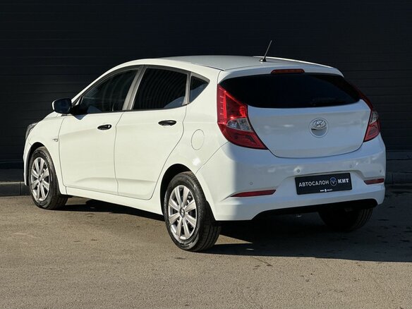 2015 Hyundai Solaris I Рестайлинг, белый, 999000 рублей - вид 3