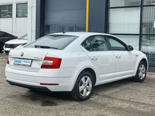 2020 Skoda Octavia III (A7) Рестайлинг, белый, 1750000 рублей, вид 5