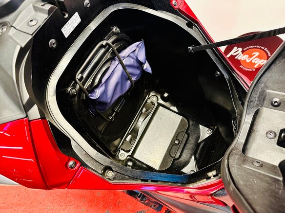 2017 Honda NC 750X, красный - вид 14