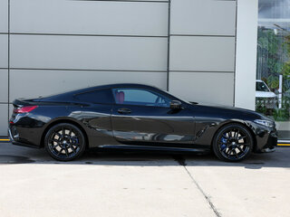 2022 BMW 8 серии M850i xDrive II (G14/G15/G16) Рестайлинг, чёрный, 8800000 рублей, вид 4