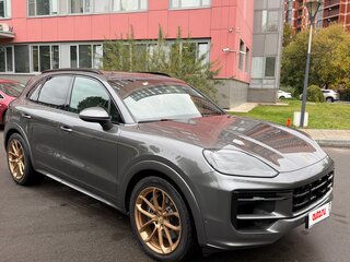 2025 Porsche Cayenne E-Hybrid III Рестайлинг, серый, 16000000 рублей, вид 3