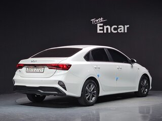 2023 Kia K3 II Рестайлинг, белый, 1452000 рублей, вид 3