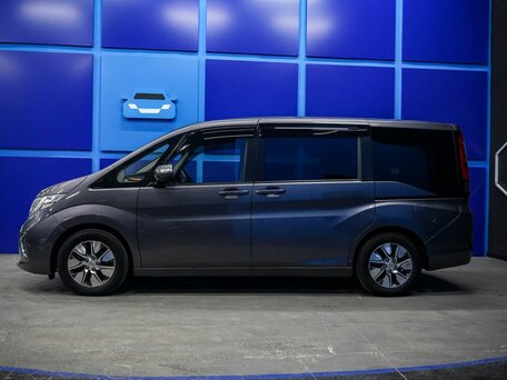 2017 Honda Stepwgn V, серый, 1800000 рублей, вид 3