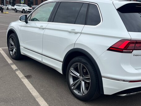2019 Volkswagen Tiguan II, белый, 4100000 рублей, вид 3