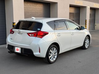 2015 Toyota Auris II Рестайлинг, белый, 1200000 рублей, вид 5