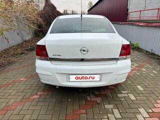2013 Opel Astra H Рестайлинг, белый, 599000 рублей, вид 4