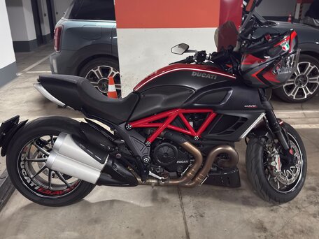 2011 Ducati Diavel Carbon, красный, 900000 рублей, вид 4
