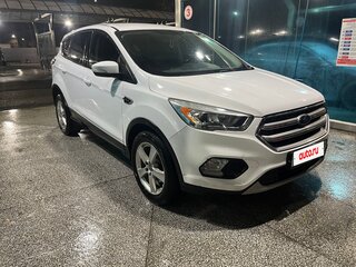 2017 Ford Kuga II Рестайлинг, белый, 1750000 рублей, вид 2