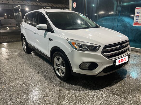 2017 Ford Kuga II Рестайлинг, белый, 1750000 рублей - вид 1