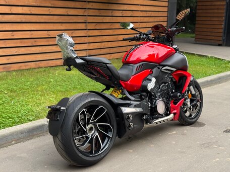 2023 Ducati Diavel V4, красный, 2980000 рублей, вид 3