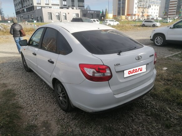 2015 Lada (ВАЗ) Granta I, белый, 195000 рублей - вид 4