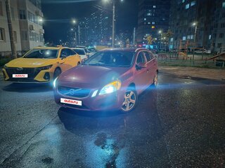 2013 Volvo V60 I, красный, 950000 рублей, вид 2