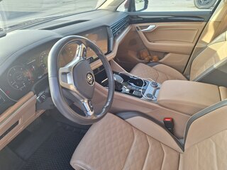 2019 Volkswagen Touareg III, пурпурный, 5800000 рублей, вид 5