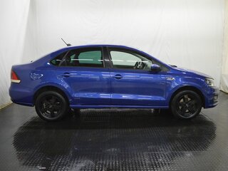 2018 Volkswagen Polo V Рестайлинг, синий, 1150000 рублей, вид 4