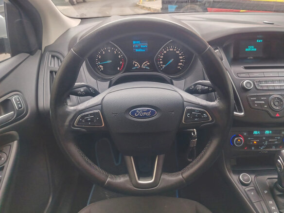2016 Ford Focus III Рестайлинг, серебристый, 1200000 рублей - вид 11