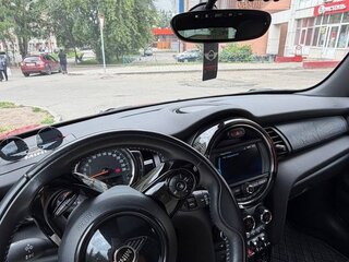 2020 Mini Hatch Cooper III (F55/F56) Рестайлинг, красный, 2200000 рублей, вид 4