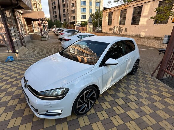 2013 Volkswagen Golf VII, белый, 1550000 рублей - вид 12
