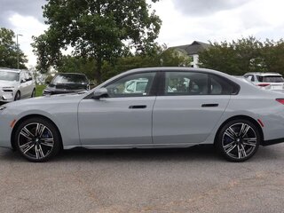 2026 BMW 7 серии 740 xDrive VII (G70) Рестайлинг, серебристый, 17067184 рублей, вид 3
