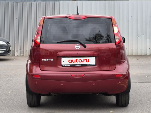 2013 Nissan Note I Рестайлинг, красный, 460000 рублей - вид 4