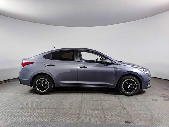 2018 Hyundai Solaris II, серый, 1280000 рублей - вид 3