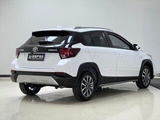 2023 Toyota Yaris L XP150 Рестайлинг, белый, 1300000 рублей, вид 4