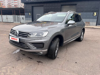 2017 Volkswagen Touareg II Рестайлинг, серый, 3620000 рублей, вид 1