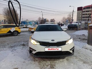 2019 Kia Optima IV Рестайлинг, белый, 1120000 рублей, вид 1