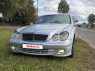 2004 Mercedes-Benz C-Класс 220 II (W203) Рестайлинг, серебристый, 540000 рублей, вид 1
