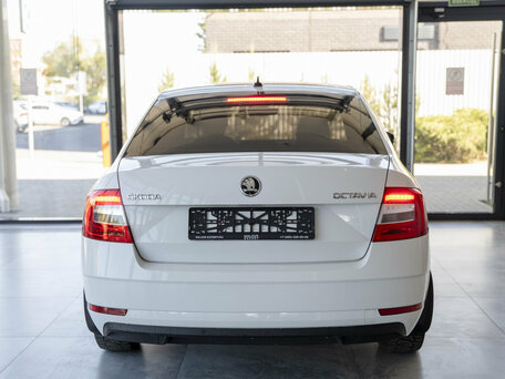 2019 Skoda Octavia III (A7) Рестайлинг, белый, 2240000 рублей, вид 5