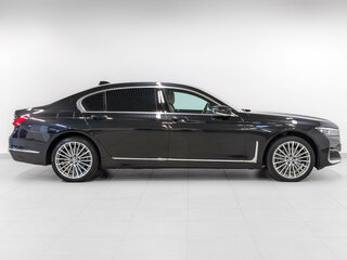 2022 BMW 7 серии Long 730Ld VI (G11/G12) Рестайлинг, чёрный, 6995000 рублей, вид 4