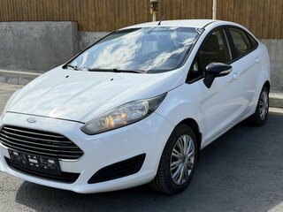 2015 Ford Fiesta Mk6 Рестайлинг, белый, 700000 рублей, вид 3