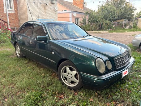 1998 Mercedes-Benz E-Класс 320 II (W210, S210), зелёный, 790000 рублей, вид 1